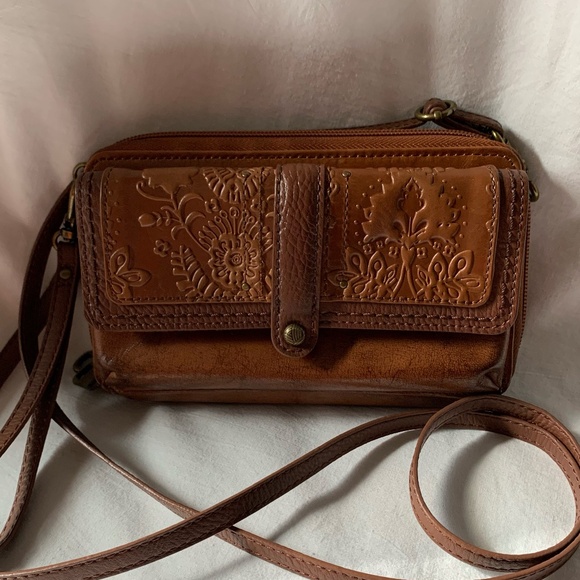 The Sak 'Sequoia' leather crossbody/wristlet smartphone wallet - Picture 1 of 10